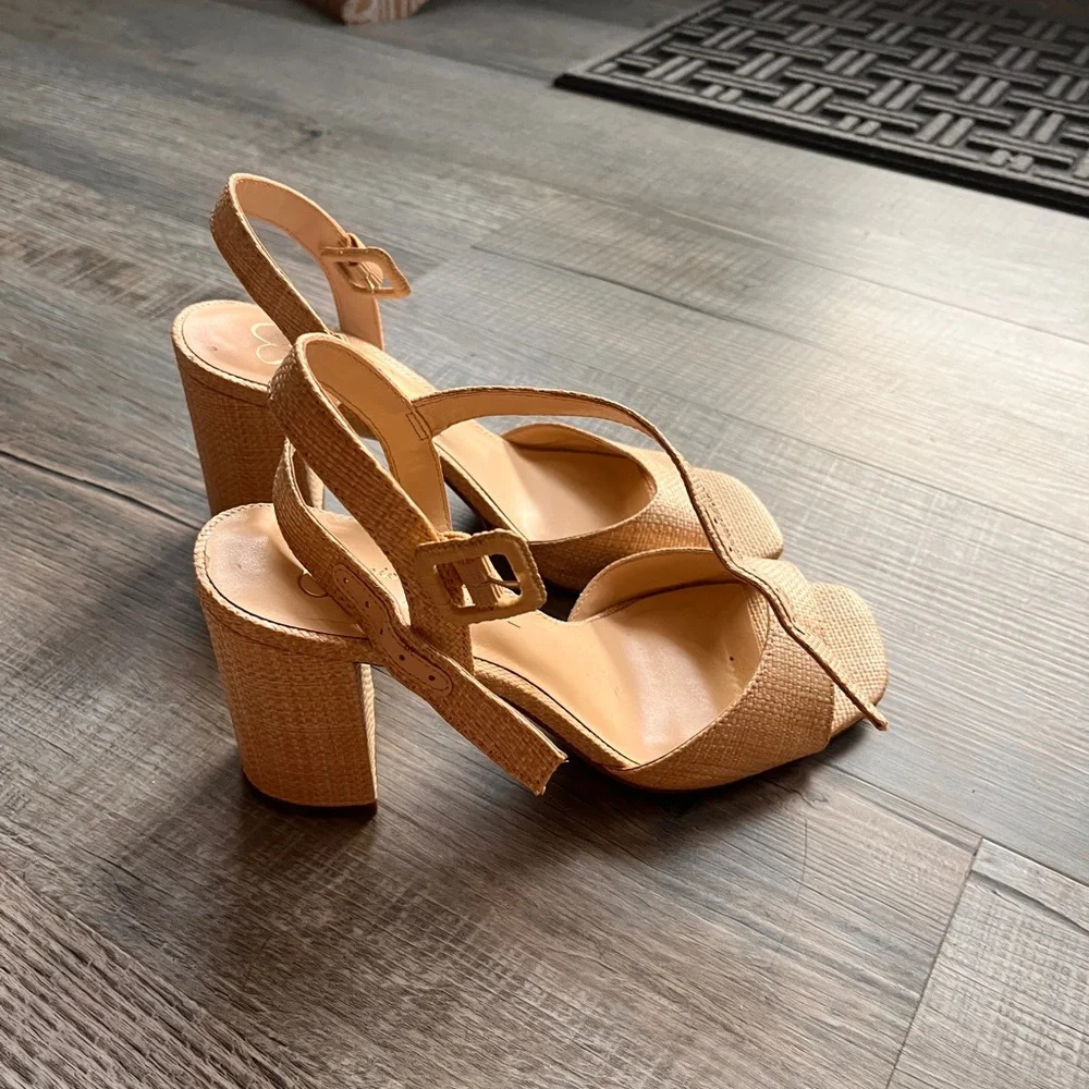 Jessica Simpson Tan Block Heel Sandals - Picture 2 of 3